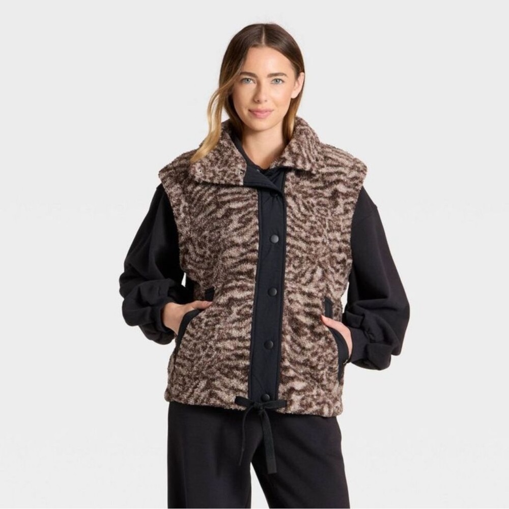 NWT High Pile Vest, Animal Print